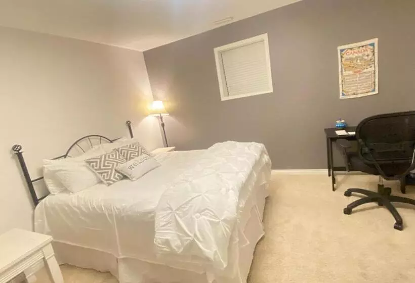 ペンション Yellowknife Bed And Breakfast