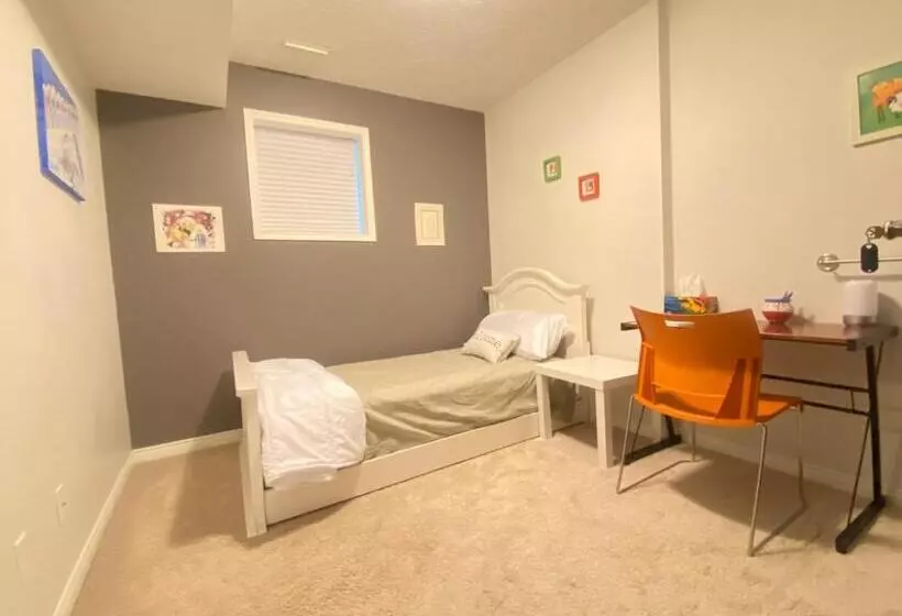 ペンション Yellowknife Bed And Breakfast