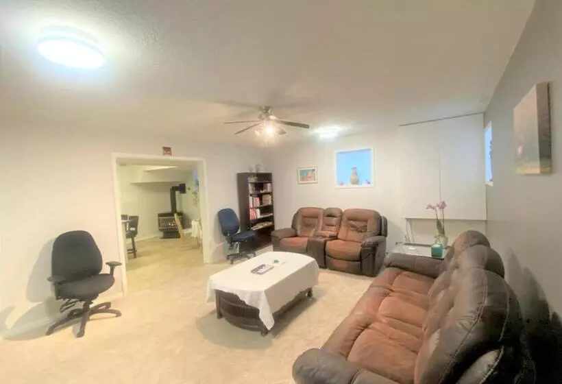 ペンション Yellowknife Bed And Breakfast