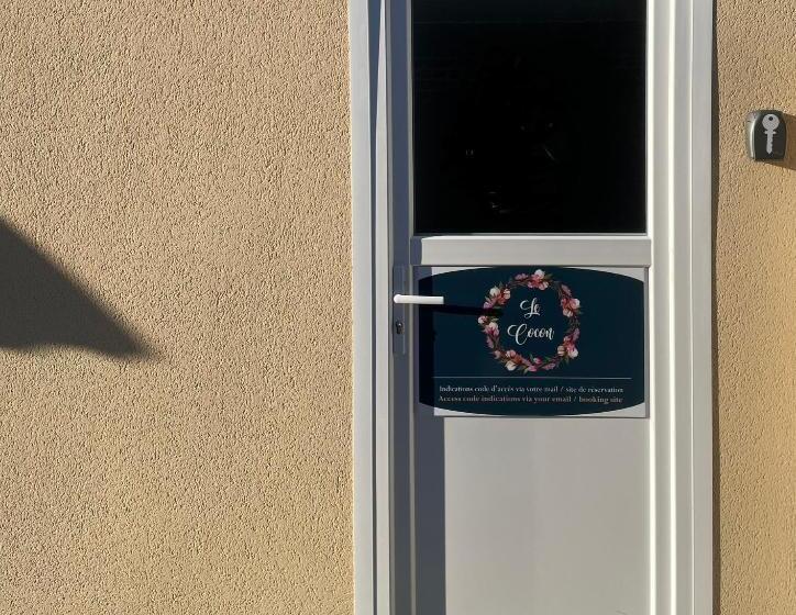 تختخواب و صبحانه Le Cocon