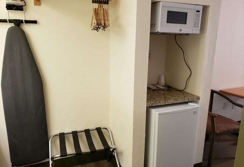 ホテル Hot Springs Village Inn