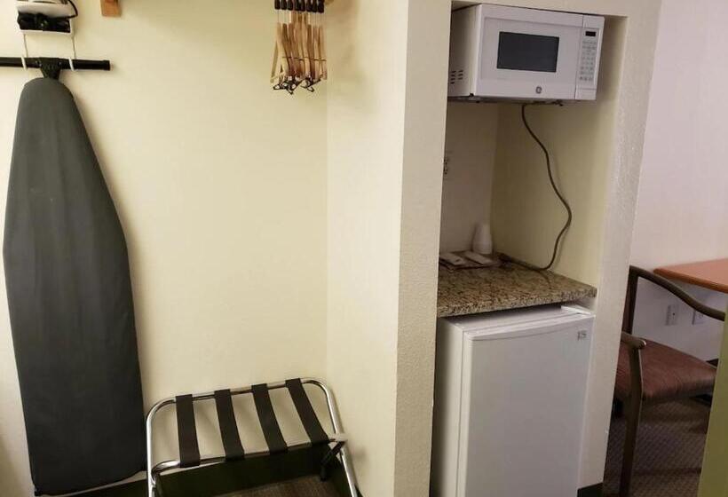 ホテル Hot Springs Village Inn