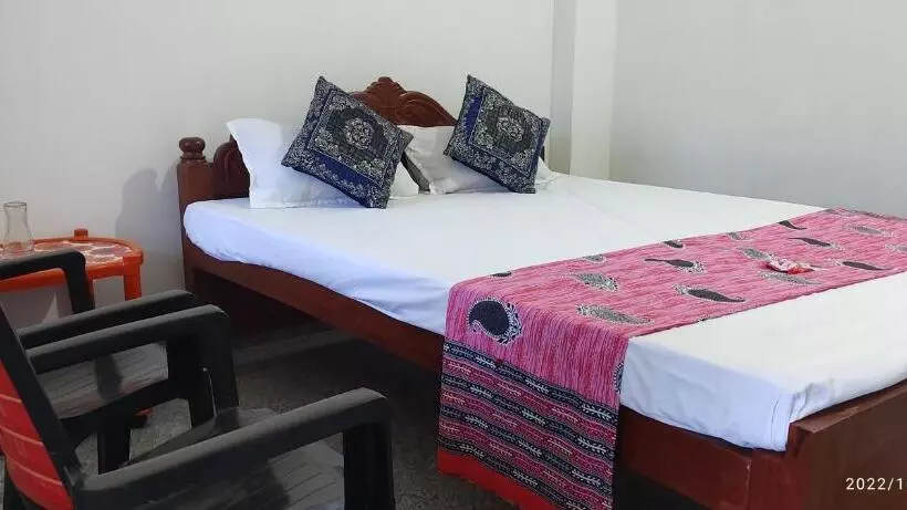 ホテル Neel Dipayan