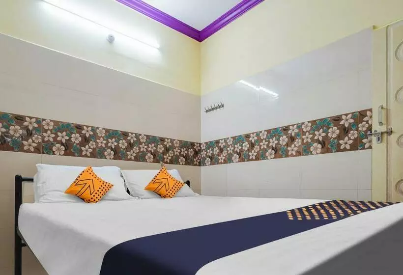 Hotelli Spot On New Royal Lodge