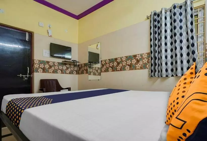 Hotelli Spot On New Royal Lodge