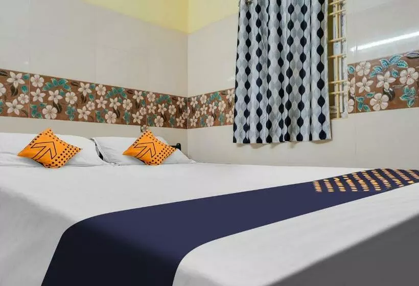 Hotelli Spot On New Royal Lodge