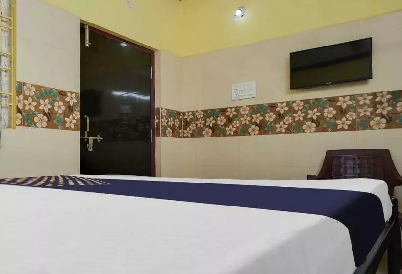 Hotelli Spot On New Royal Lodge