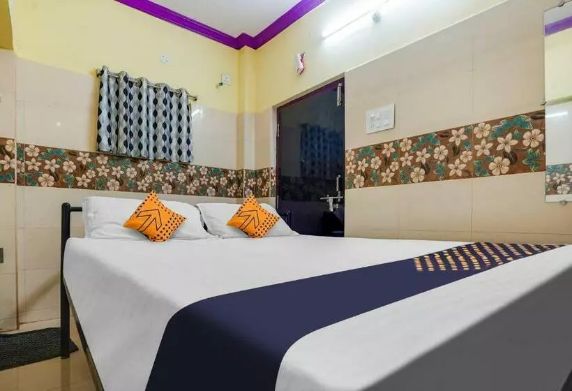 Hotelli Spot On New Royal Lodge