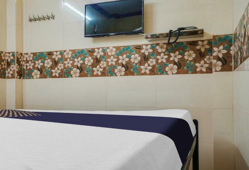 בית מלון כפרי Spot On New Royal Lodge