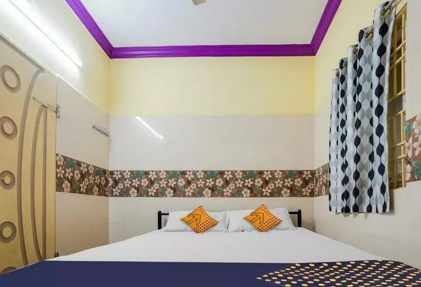 Hotelli Spot On New Royal Lodge