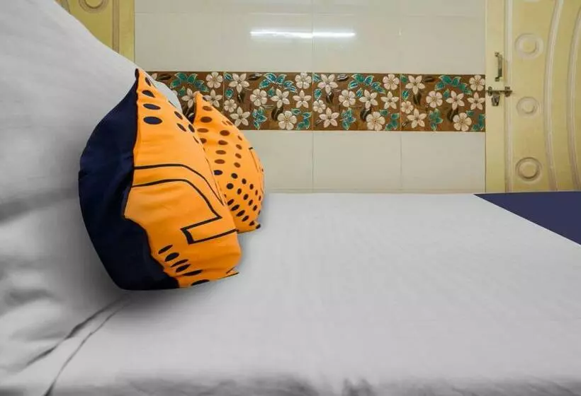 Hotelli Spot On New Royal Lodge