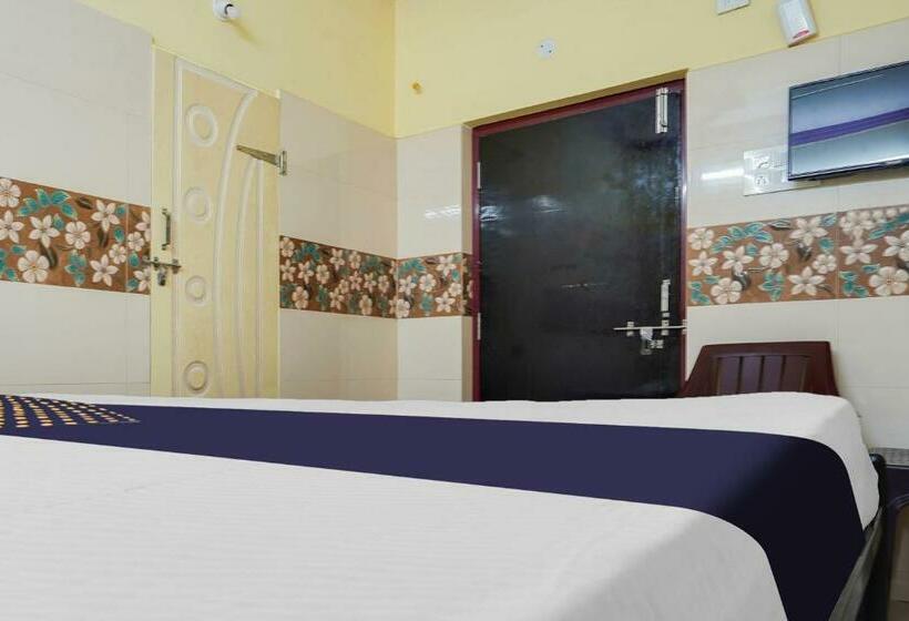 בית מלון כפרי Spot On New Royal Lodge