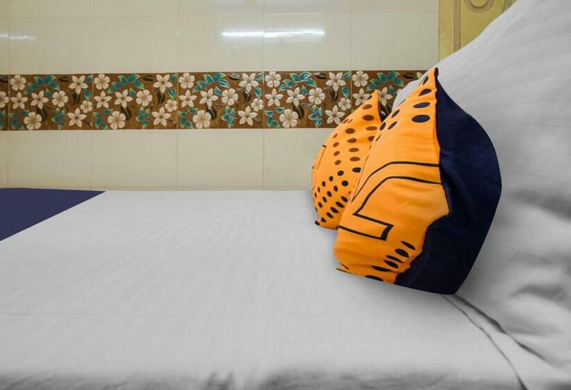 בית מלון כפרי Spot On New Royal Lodge