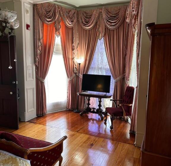 فندق The Inn At Cedar Grove