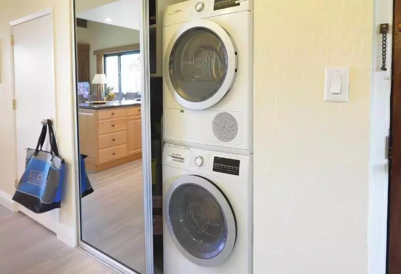 Maui Westside Presents: Papakea J401 Top Floor Ocean Views