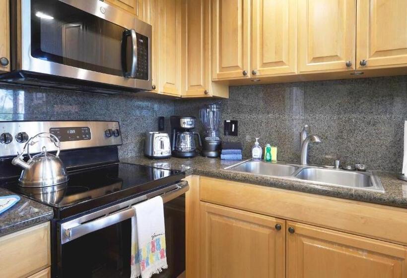 Maui Westside Presents: Papakea J401 Top Floor Ocean Views