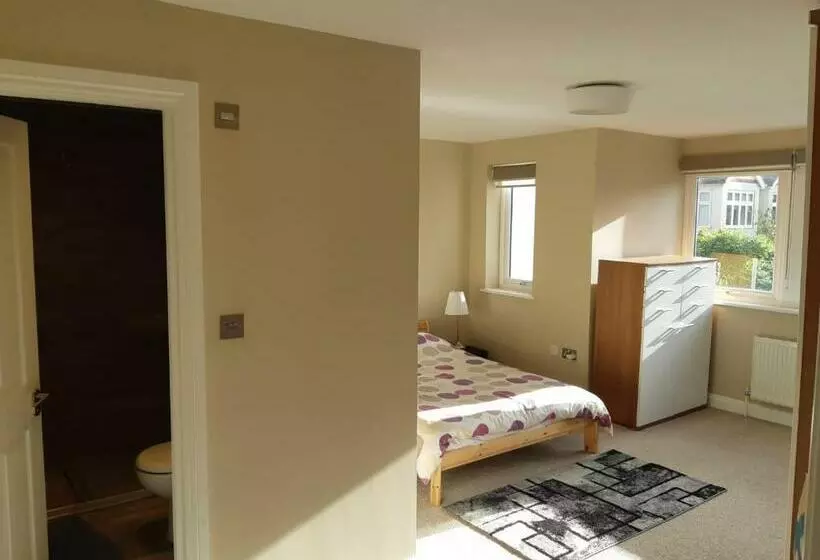 ペンション Beautiful Flat Ideally Located For Kew Gardens And Twickenham Stadium