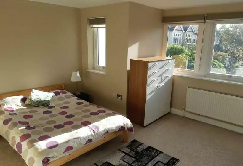 ペンション Beautiful Flat Ideally Located For Kew Gardens And Twickenham Stadium