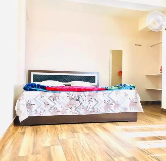 پانسیون Pine Hill Comfort Stay