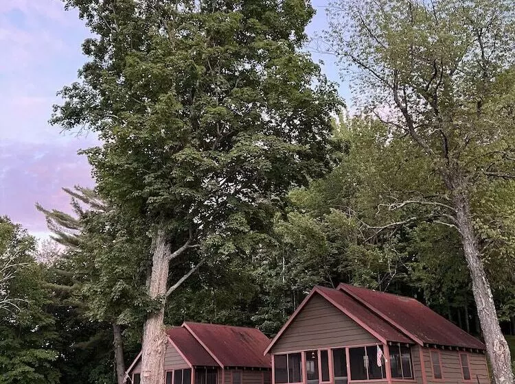 Lomakeskus Adirondack Lake Cabins