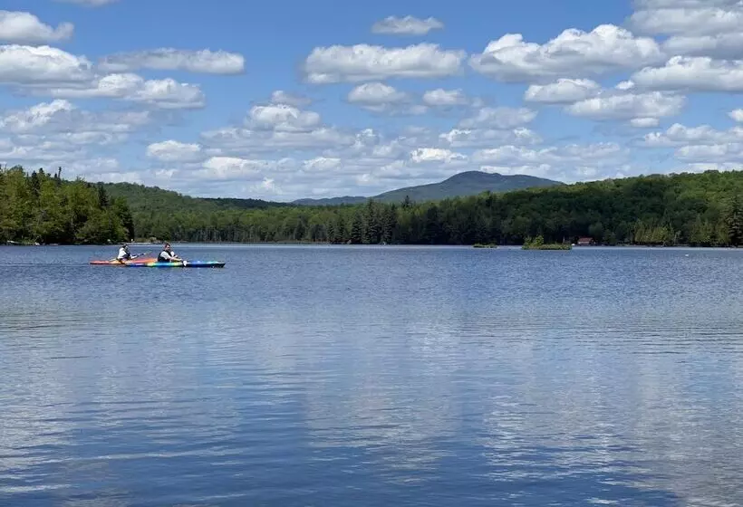 Lomakeskus Adirondack Lake Cabins