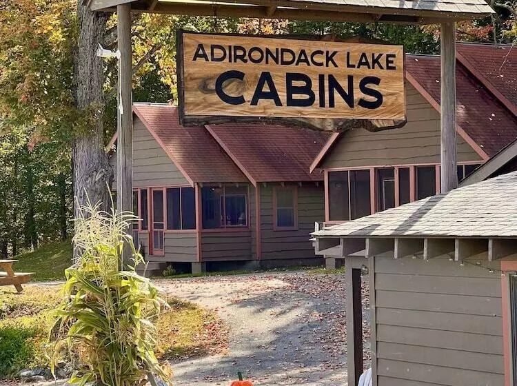 Lomakeskus Adirondack Lake Cabins