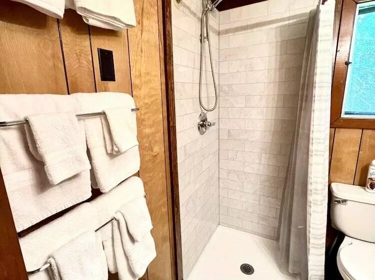 Lomakeskus Adirondack Lake Cabins