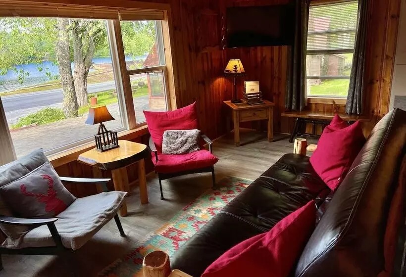 Lomakeskus Adirondack Lake Cabins