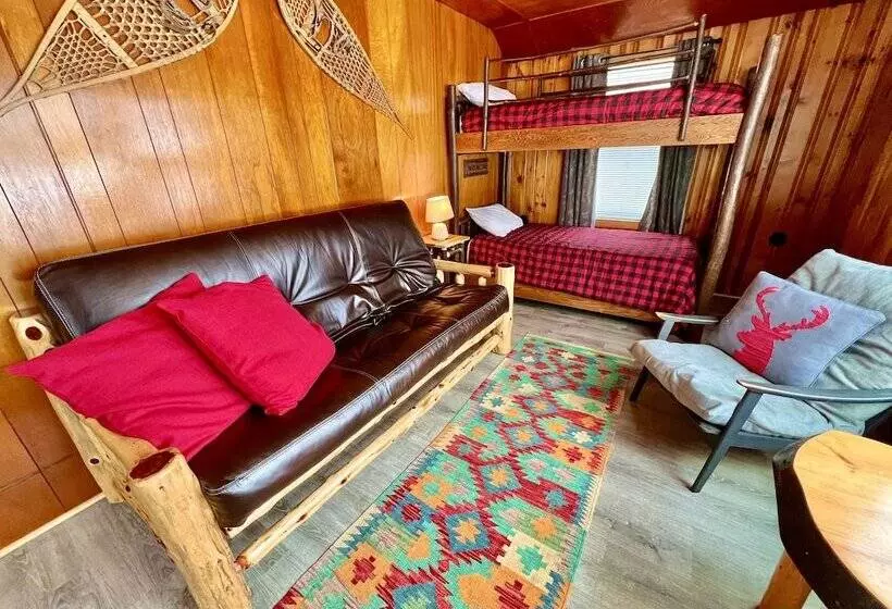 Lomakeskus Adirondack Lake Cabins