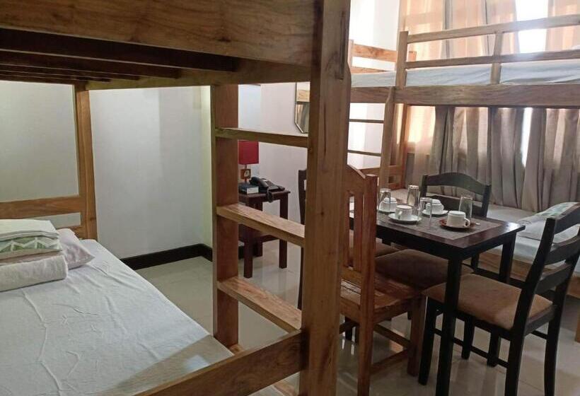 Bopempc Safari Hostel