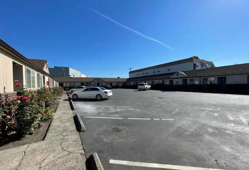 Holiday Motel