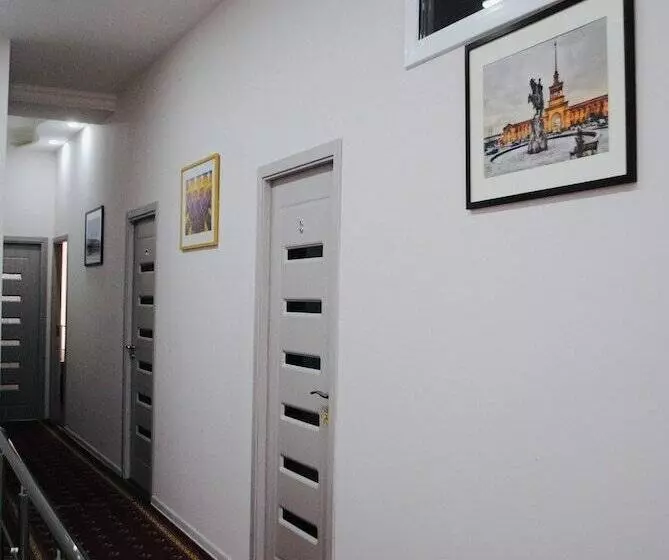 هتل Erebuni Plaza