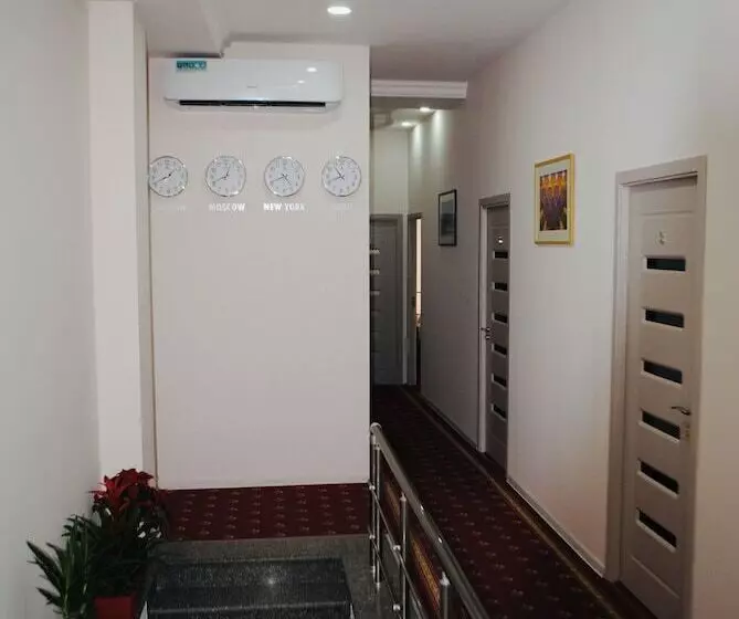 هتل Erebuni Plaza