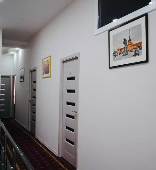 هتل Erebuni Plaza
