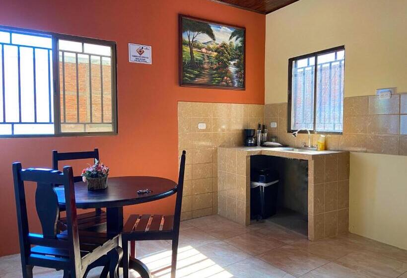 هتل Hospedaje Coffee And Cocktails