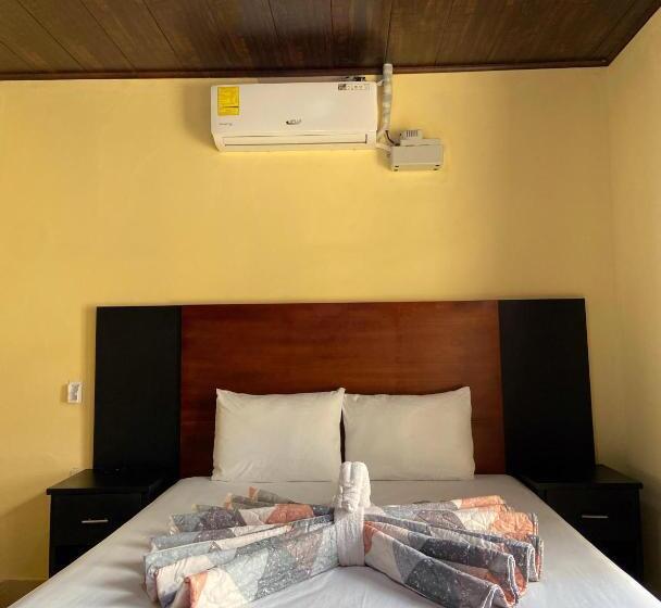 هتل Hospedaje Coffee And Cocktails