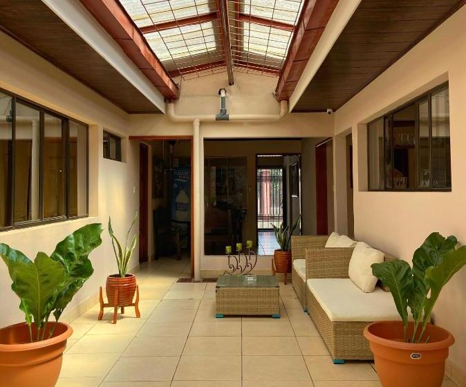 هتل Hospedaje Coffee And Cocktails