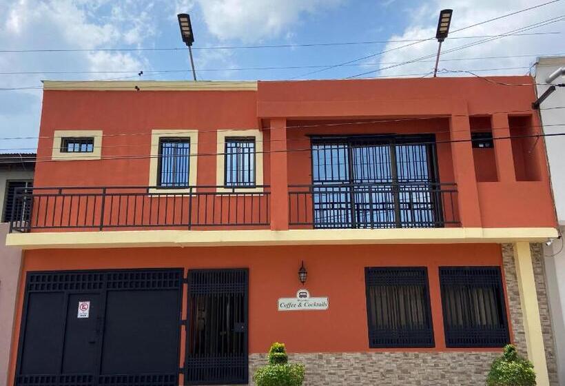 هتل Hospedaje Coffee And Cocktails