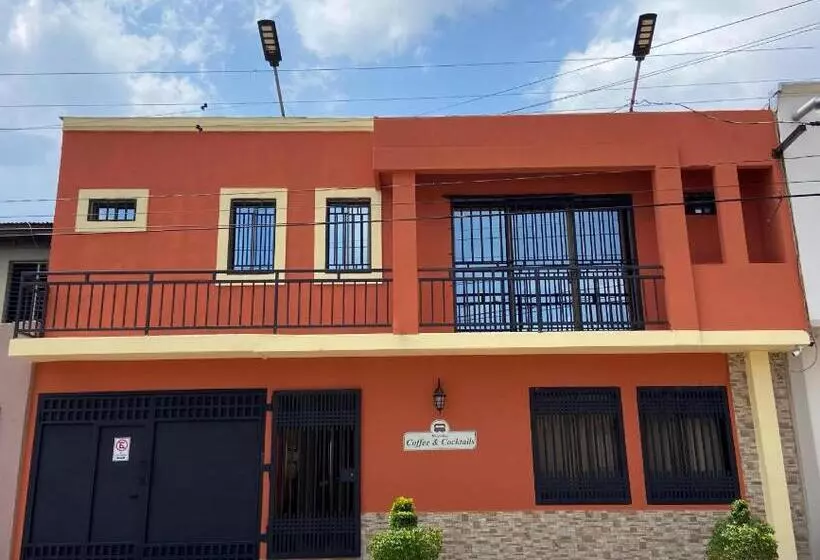 هتل Hospedaje Coffee And Cocktails