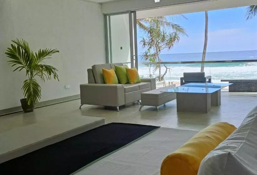 ホテル Josan Villa With A Glorious Beach And Sea View