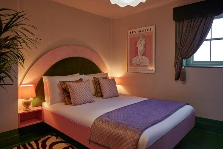 בית מלון כפרי The George & Heart House