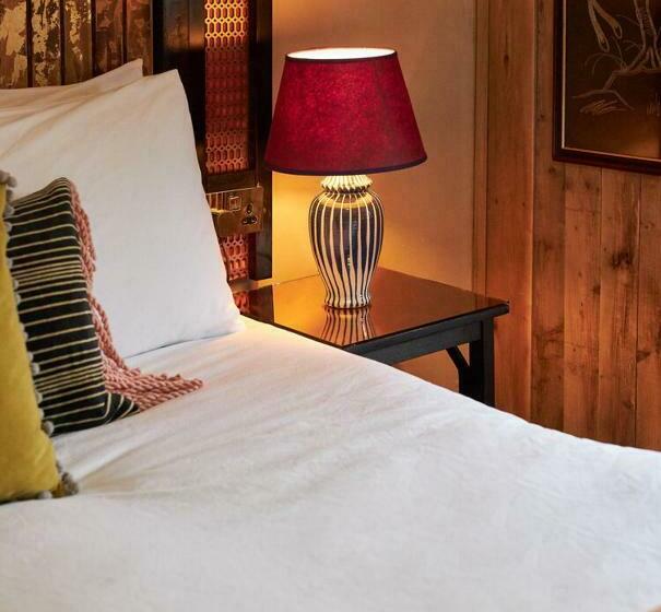 בית מלון כפרי The George & Heart House