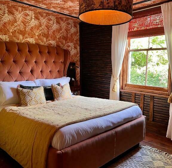 בית מלון כפרי The George & Heart House