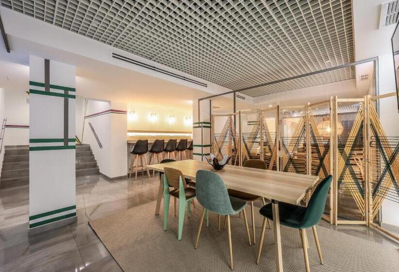 پانسیون Amazinn Places Blasco De Garay 105