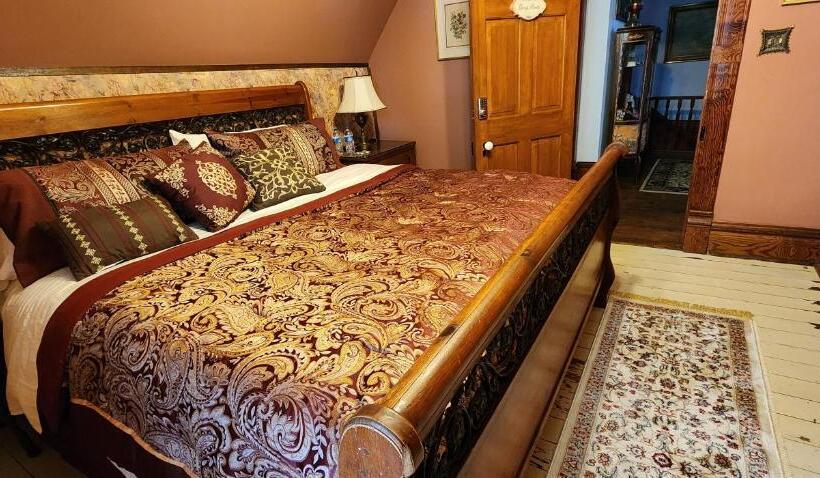 The Carson House Bed & Breakfast