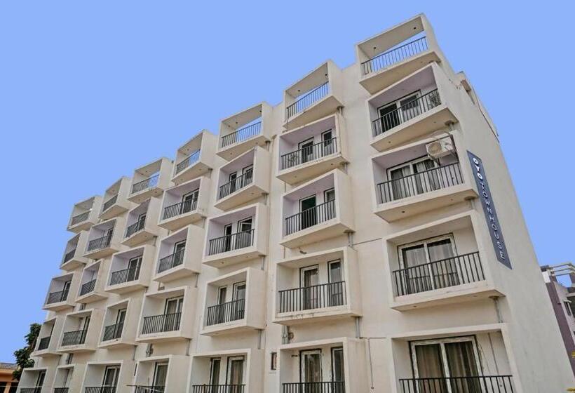 בית מלון כפרי Townhouse Navneeta Grand