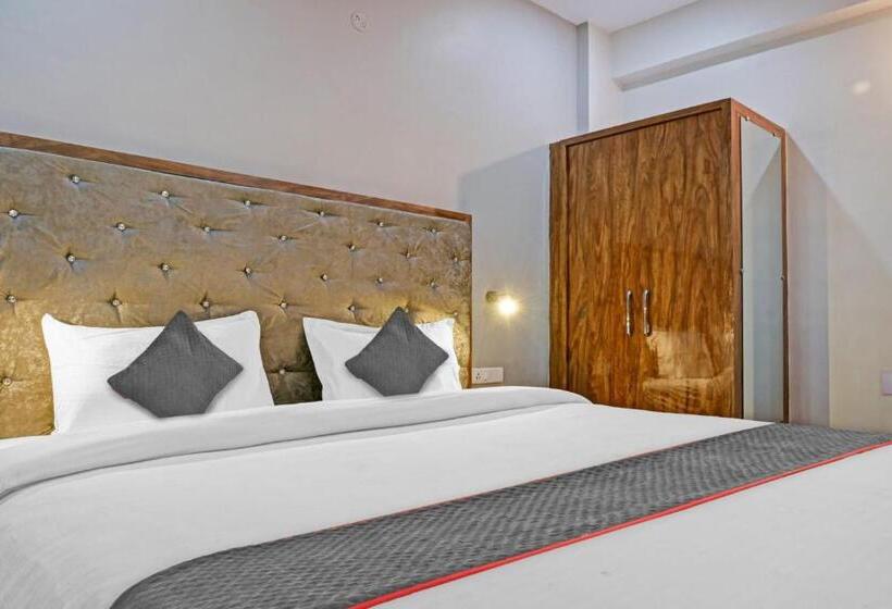 בית מלון כפרי Townhouse Navneeta Grand