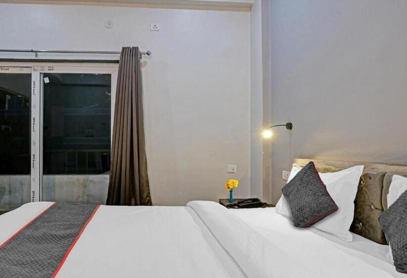 בית מלון כפרי Townhouse Navneeta Grand