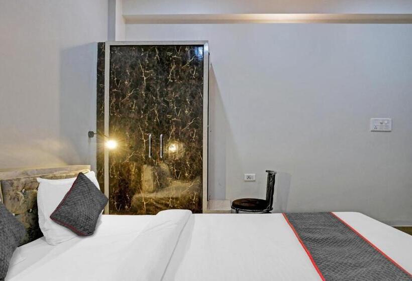 בית מלון כפרי Townhouse Navneeta Grand