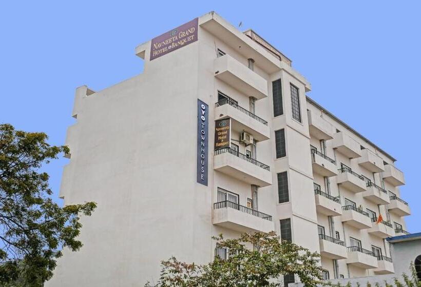 בית מלון כפרי Townhouse Navneeta Grand